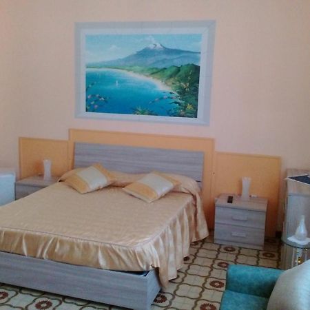 Beb I Delfini Di Casa Paola Bed & Breakfast Mascali Ngoại thất bức ảnh