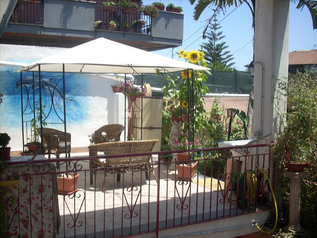 Beb I Delfini Di Casa Paola Bed & Breakfast Mascali Ngoại thất bức ảnh