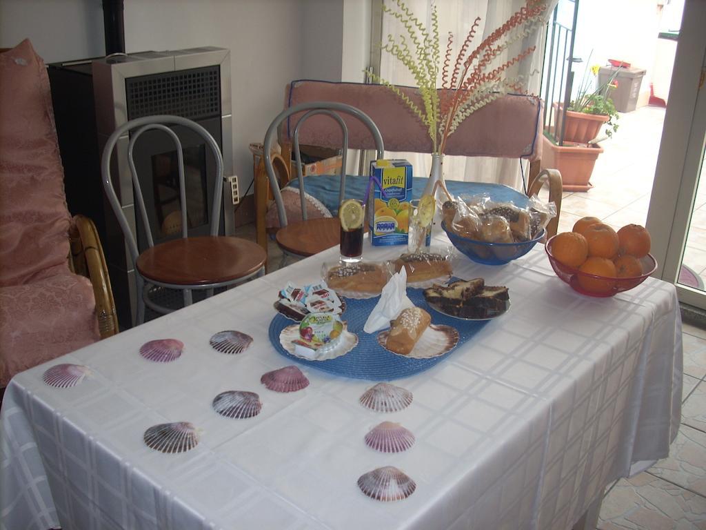 Beb I Delfini Di Casa Paola Bed & Breakfast Mascali Ngoại thất bức ảnh