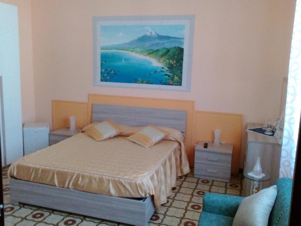 Beb I Delfini Di Casa Paola Bed & Breakfast Mascali Ngoại thất bức ảnh
