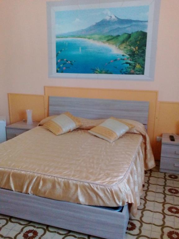 Beb I Delfini Di Casa Paola Bed & Breakfast Mascali Ngoại thất bức ảnh