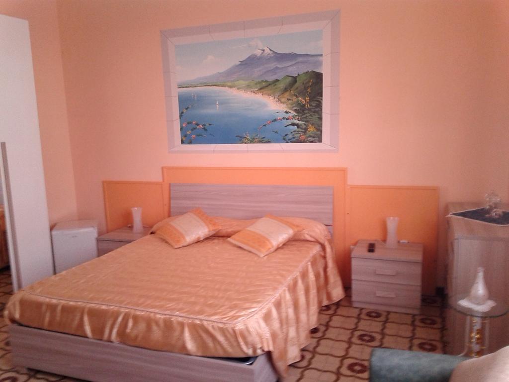 Beb I Delfini Di Casa Paola Bed & Breakfast Mascali Ngoại thất bức ảnh