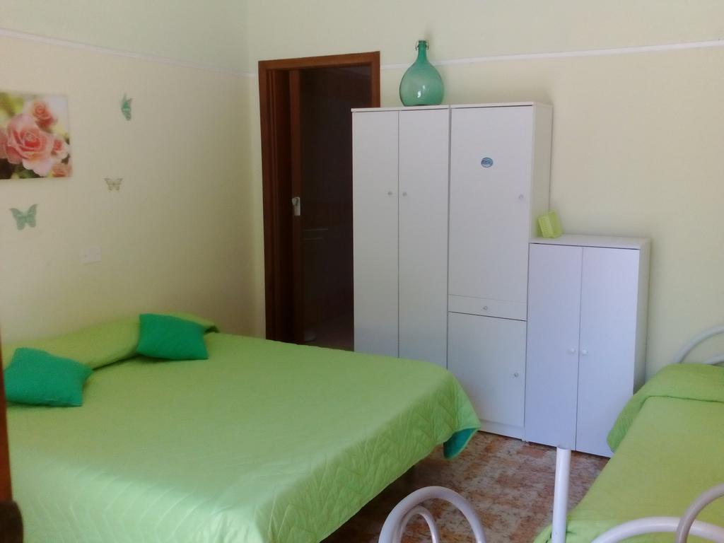 Beb I Delfini Di Casa Paola Bed & Breakfast Mascali Ngoại thất bức ảnh