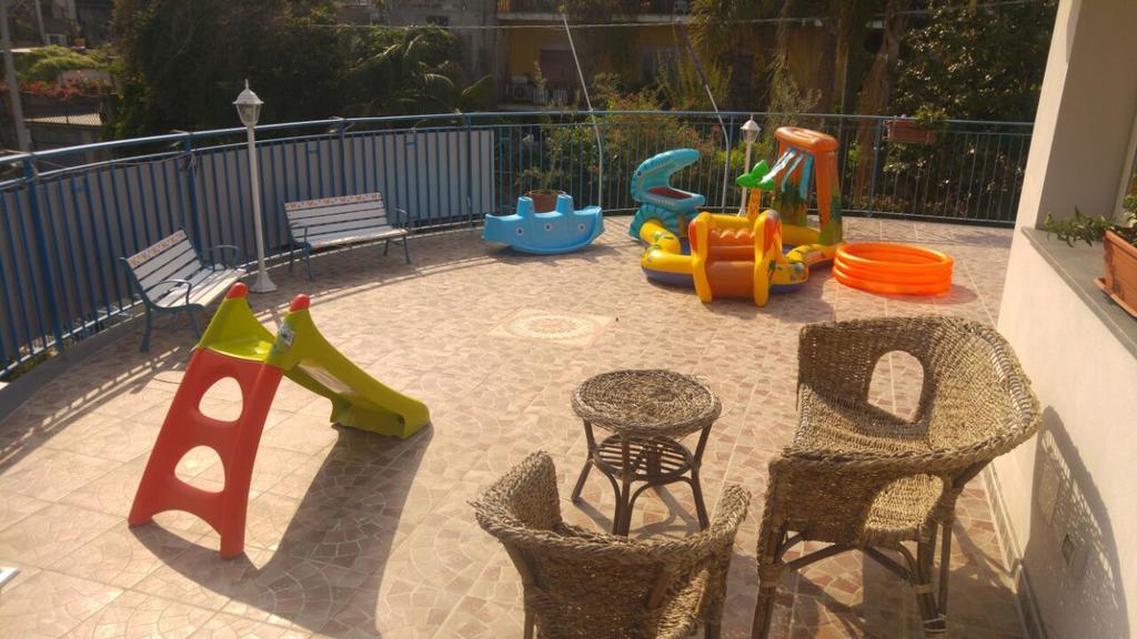 Beb I Delfini Di Casa Paola Bed & Breakfast Mascali Ngoại thất bức ảnh